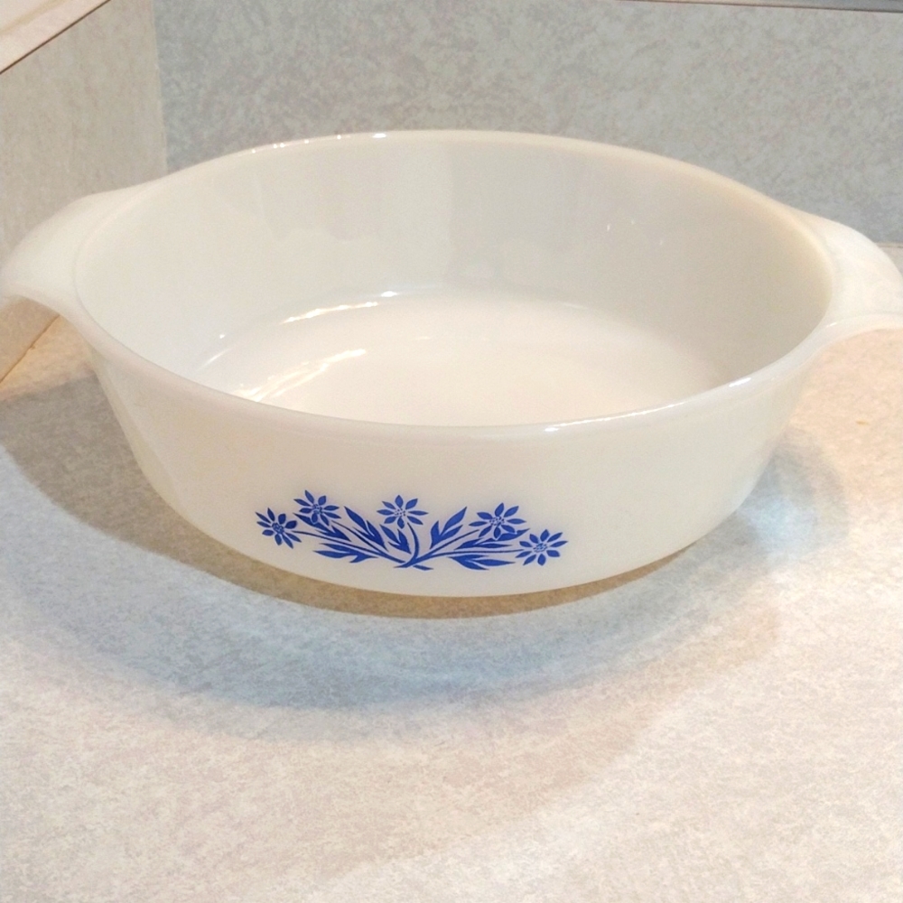 Anchor Hocking round glass pan.